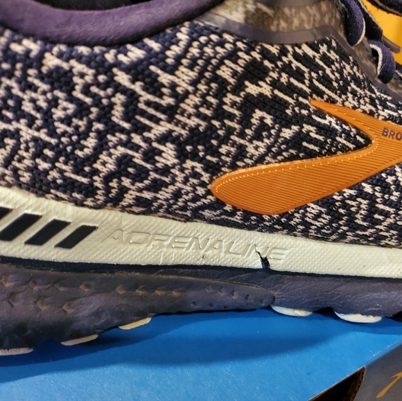 Brooks Adrenaline Shoes - Picture 5 of 6